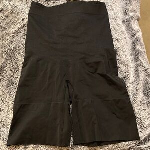 Wacoal Black Shapewear Shorts Size large